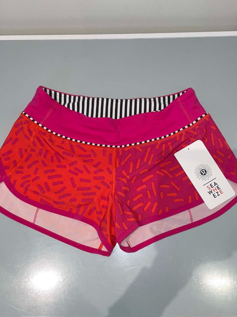 Lululemon 2015 Seawheeze Speed Short – NWT Size 6 Fuschia with Red Squiggles